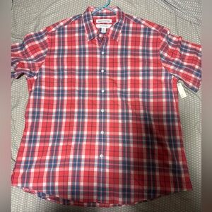 Amazon Essentials Men's Red and Blue Plaid Short-Sleeve Button-Down Shirt